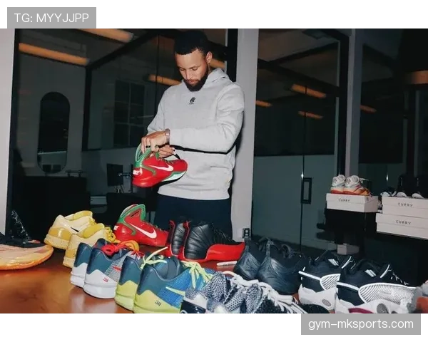 库里打球像逛自家豪宅，光鞋柜都能秒杀你我想象！