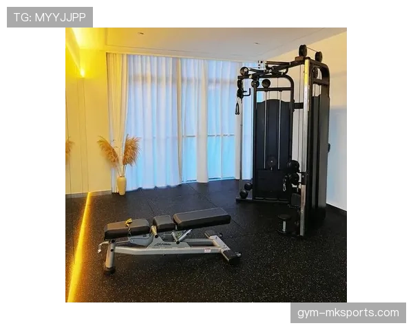 保罗·乔治家里的健身房比我租的房还大，这什么生活啊？